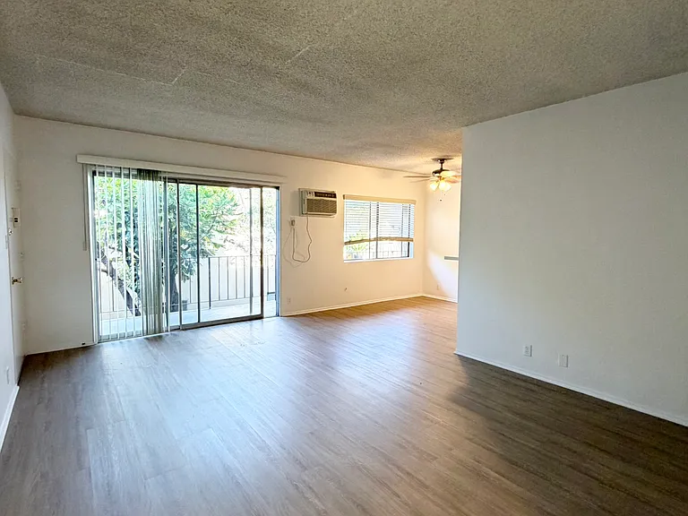 4350 Troost Ave #10 — Photo 4