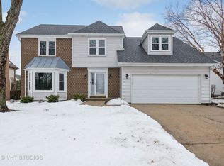 1220 Cedar Creek Dr, Lake Zurich, IL 60047