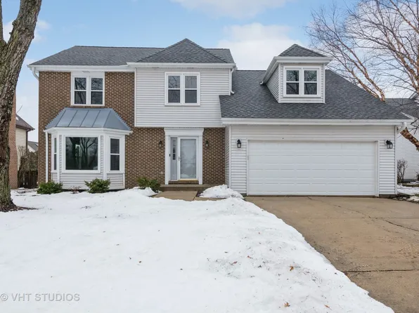 1220 Cedar Creek Dr, Lake Zurich, IL 60047