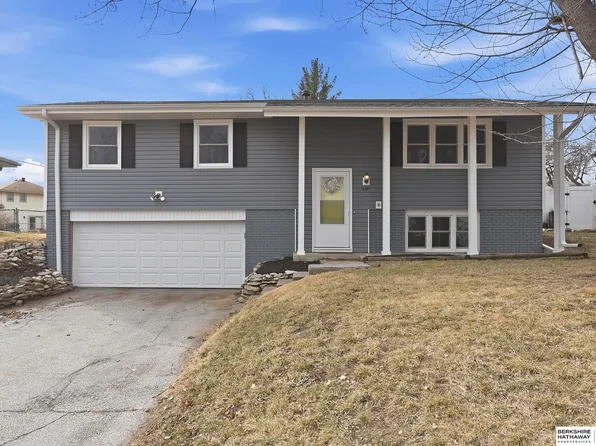 218 S 111th St, Omaha, NE 68154