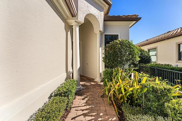 3 bed, 2206 sqft, $3,900 — Photo 2