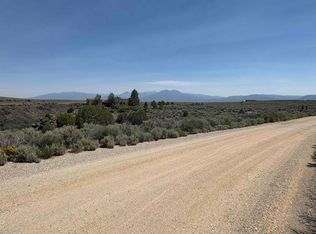 12 Barrancas, Taos, NM 87571