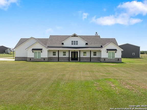 3rd image of 32139 Giboney Rd