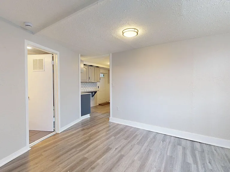 2550 Elyria Ave — Photo 6