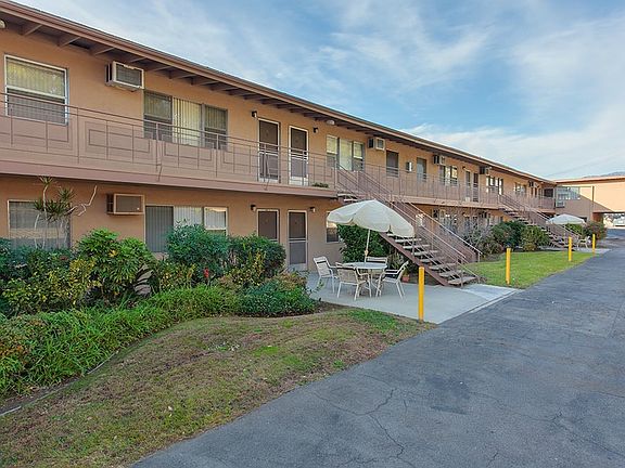 3rd image of 209 E Live Oak St APT 18