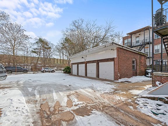 4th image of 171 Chestnut St APT 1