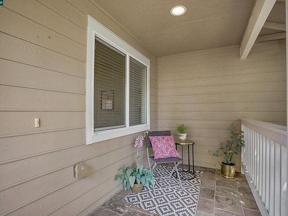 4th image of 3190 Castro St