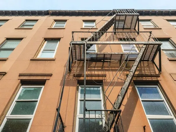 122 Hoyt Street image 5 of 57