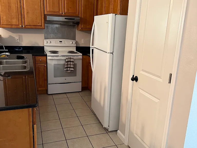 3925 Clematis St — Photo 4