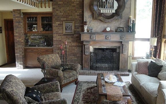 Living Room with 25'ceiling