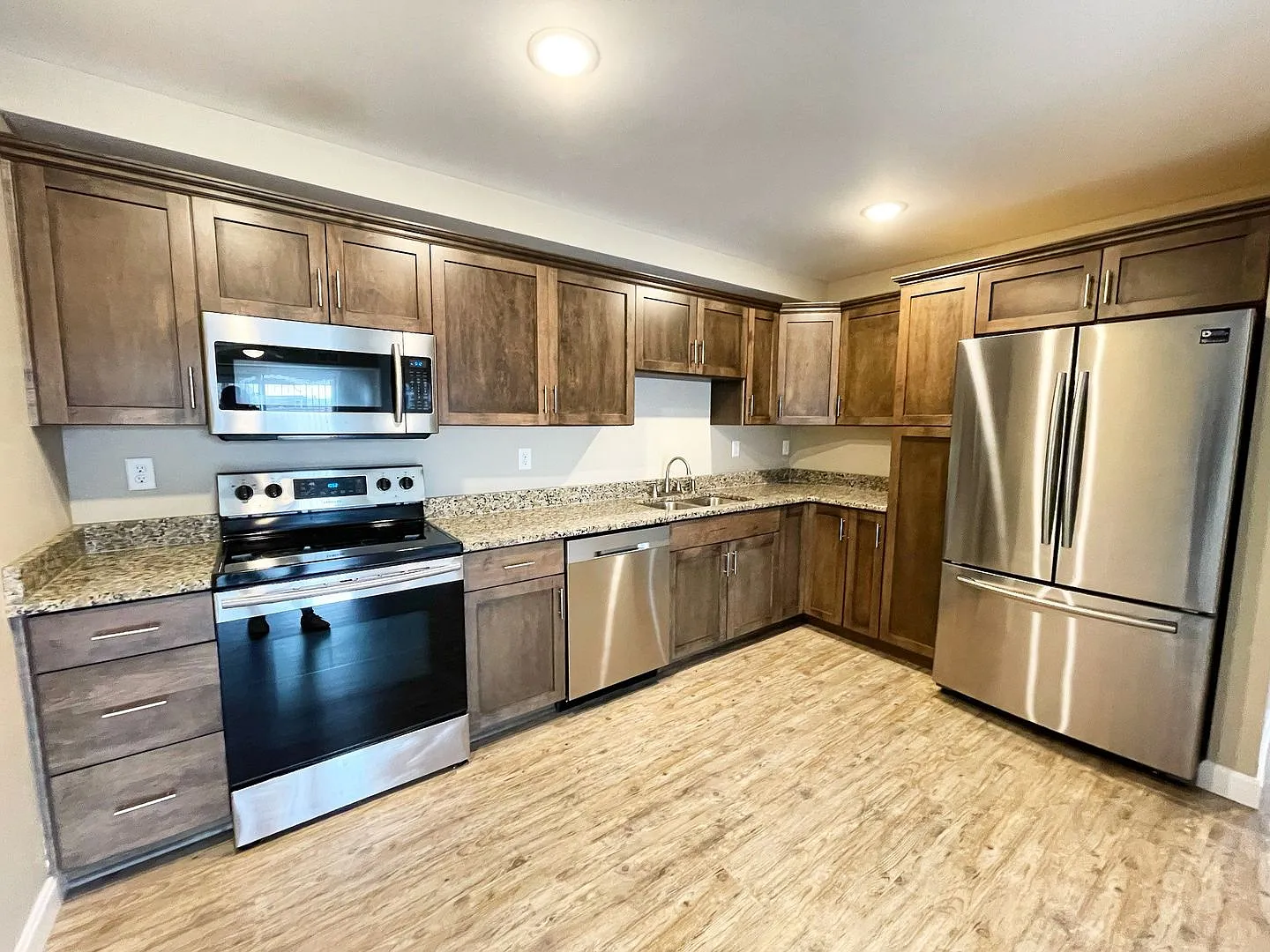 Silver Creek Apartments — Photo 1