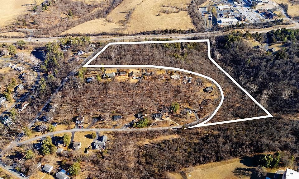 1st image of 850 Commerce Rd