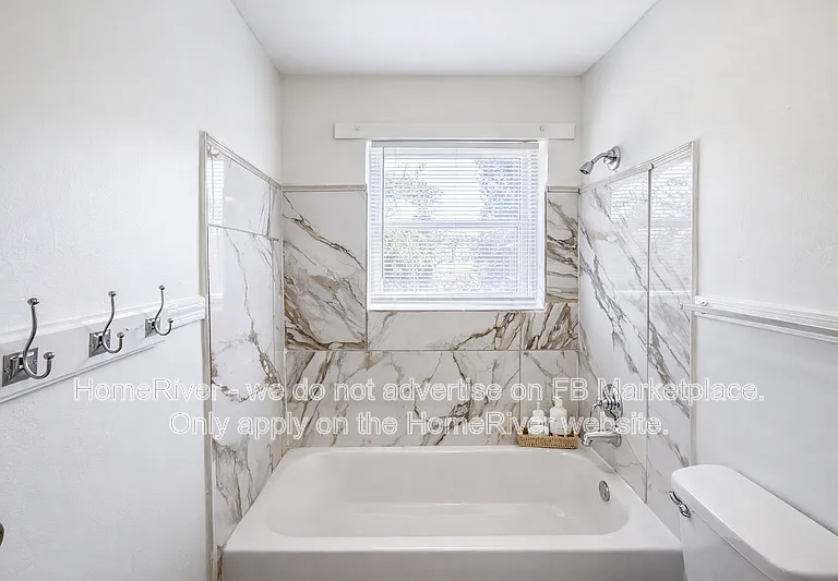 2413 Laurel St #C — Photo 12