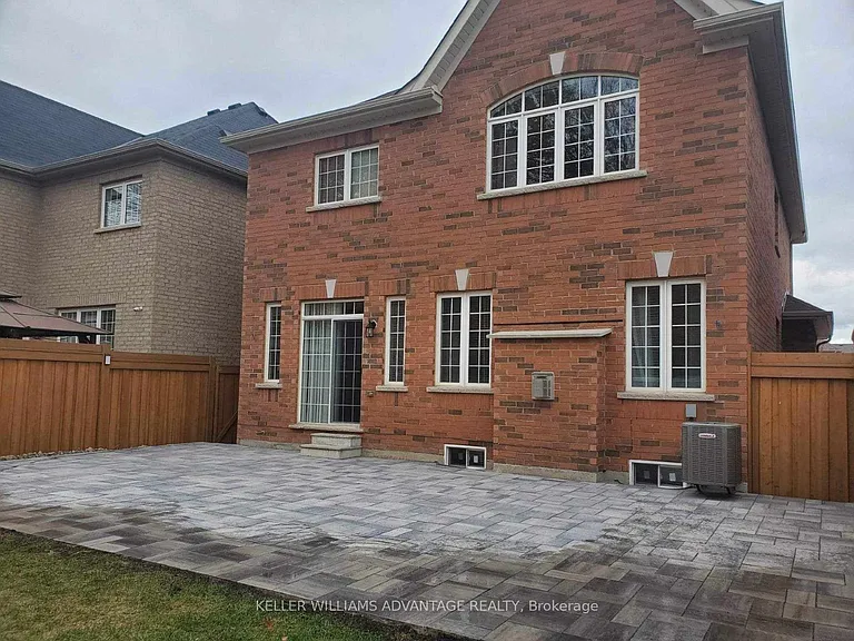 84 Little Britain Cres — Photo 15