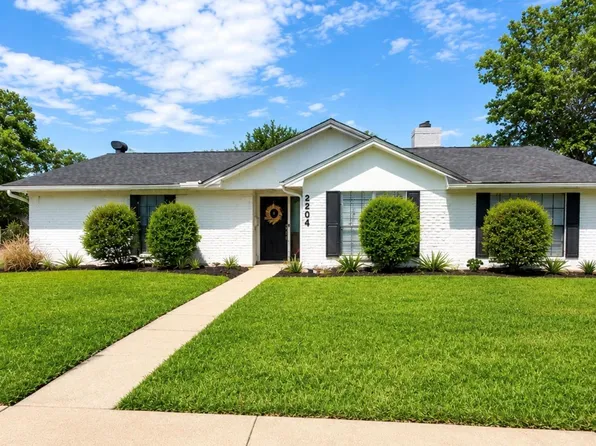 2204 S Fisher Ct, Pasadena, TX 77502