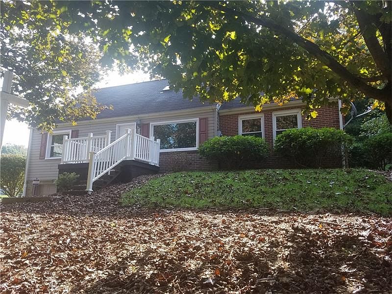 1st image of 250 Lakeview Dr