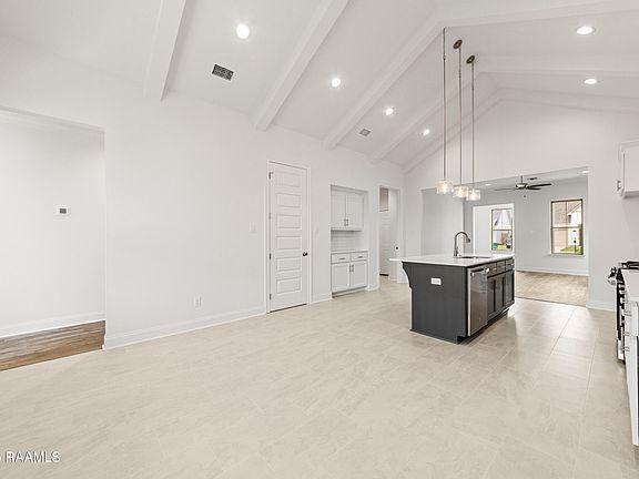 5th image of 211 Bennington Ln