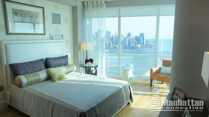 Sold by Manhattan Connection | media 5
