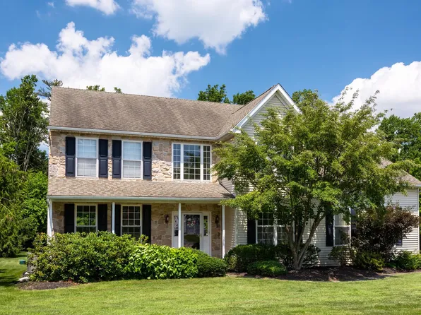 102 Brookhaven Ln, Downingtown, PA 19335