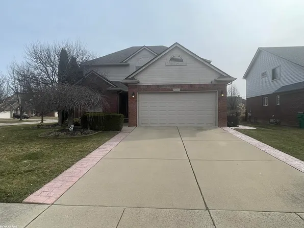53094 Hillsboro Dr, Chesterfield, MI 48051
