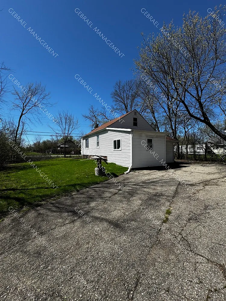 1549 Ryan St. — Photo 2