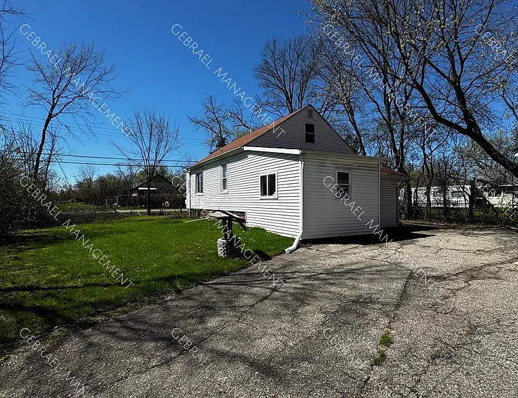 1549 Ryan St — Photo 2