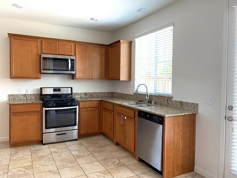 1900 Monroe Ct #100 — Photo 4