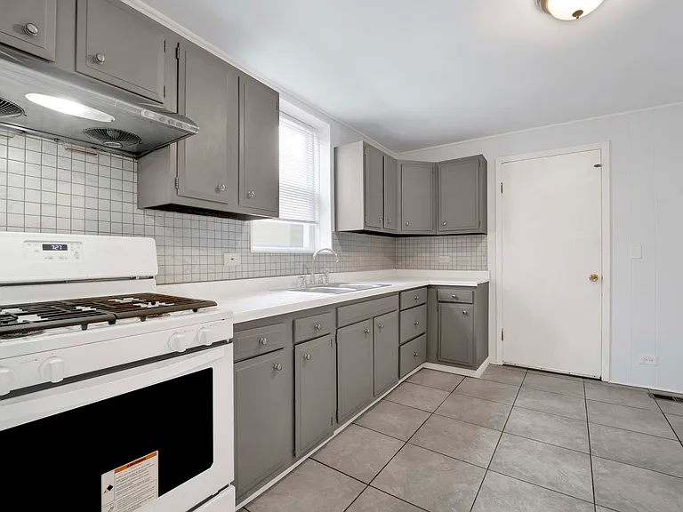465 W 27th St #1F — Photo 8