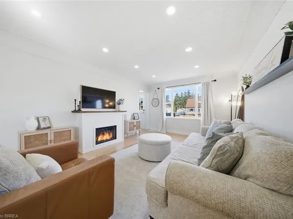 31 Willow Dr, Brantford, ON N3R 2W5