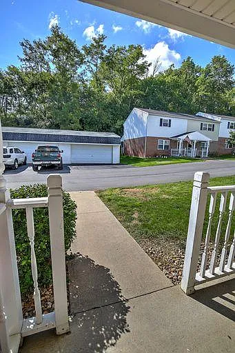 3 bed, 1.5 bath, $1,500 — Photo 2