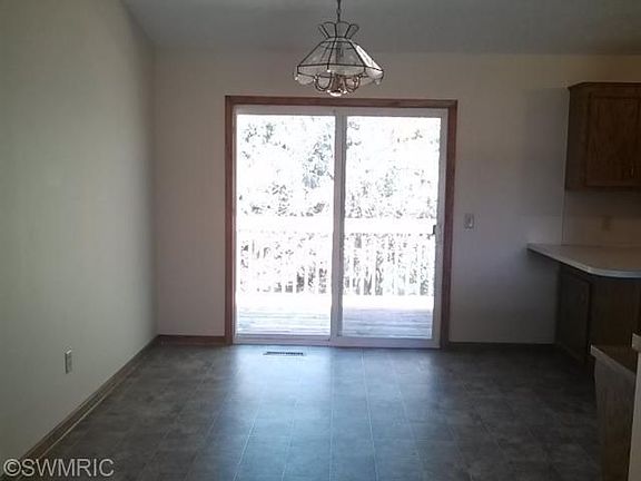 4th image of 8746 Cottonwood Dr