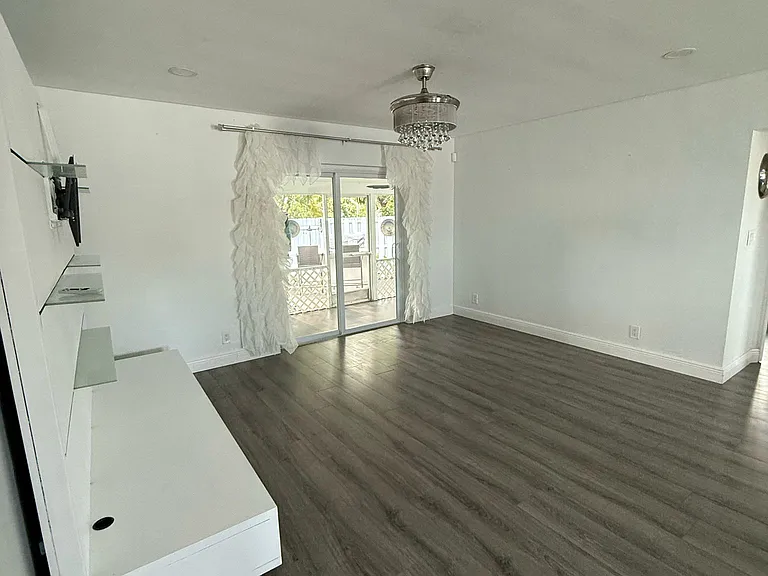 2023 NE 15th Ave — Photo 13