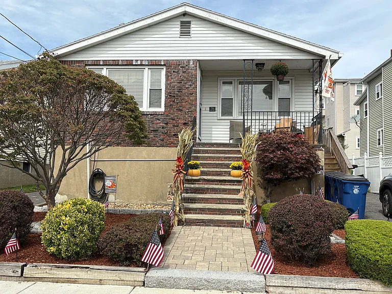 76 Ambrose St #B — Photo 1