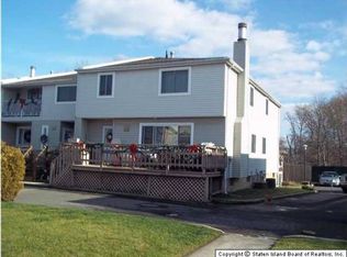 425 Willow Rd E, Staten Island, NY 10314