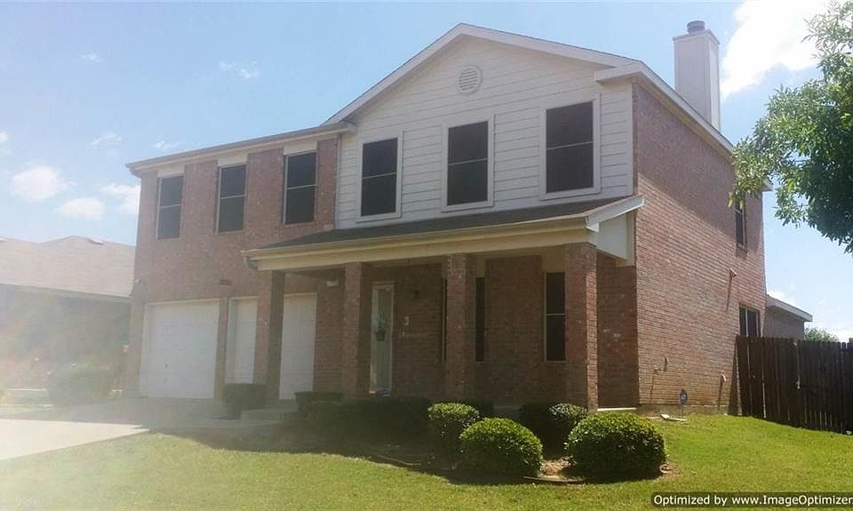 1st image of 221 Pinecrest Dr