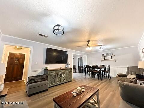 4th image of 4885 Sherry Dr