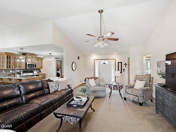 2nd image of 1344 Meadowview Ln