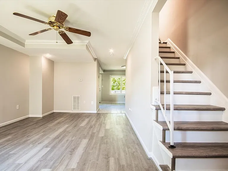 8523 Pioneer Dr — Photo 3