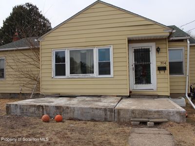 704 Edgebrook Dr, Moosic, PA, 18507