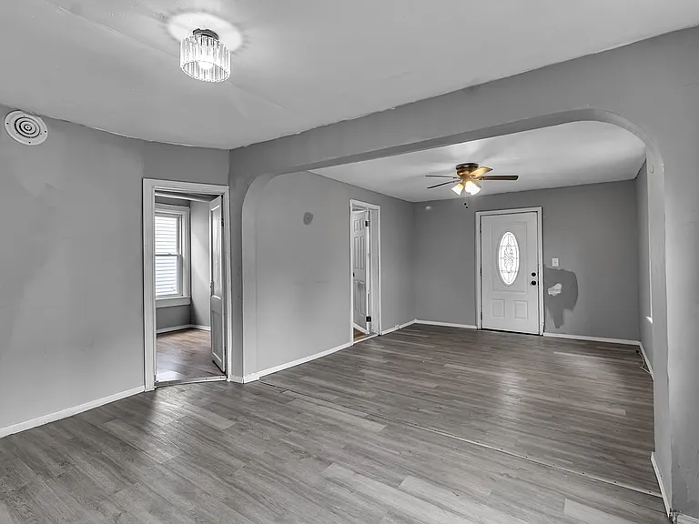 53 Sirret St #1 — Photo 4