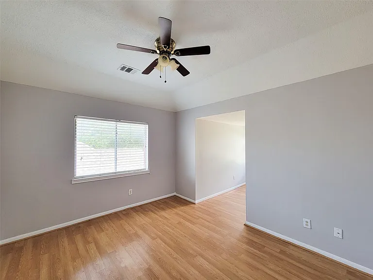 9410 Barretts Glen Ct — Photo 35