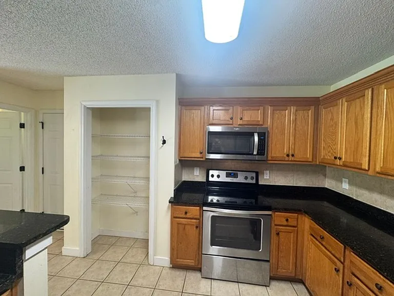 712 Denise Dr — Photo 14