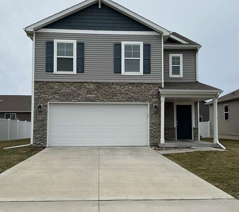 1st image of 4204 NW Cedarwood Dr