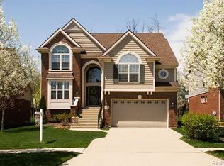16419 Westminister Dr, Northville, MI 48168