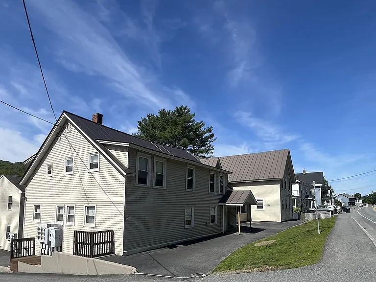 114 School St — Photo 10