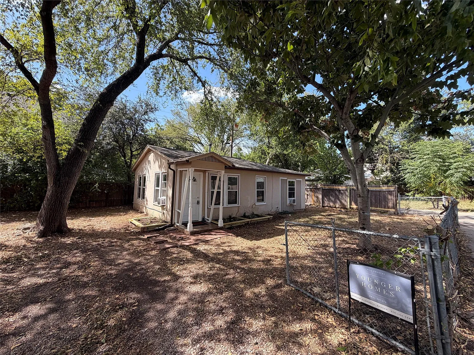 2 bed, 1.0 bath, 704 sqft, $1,950 — Photo 3