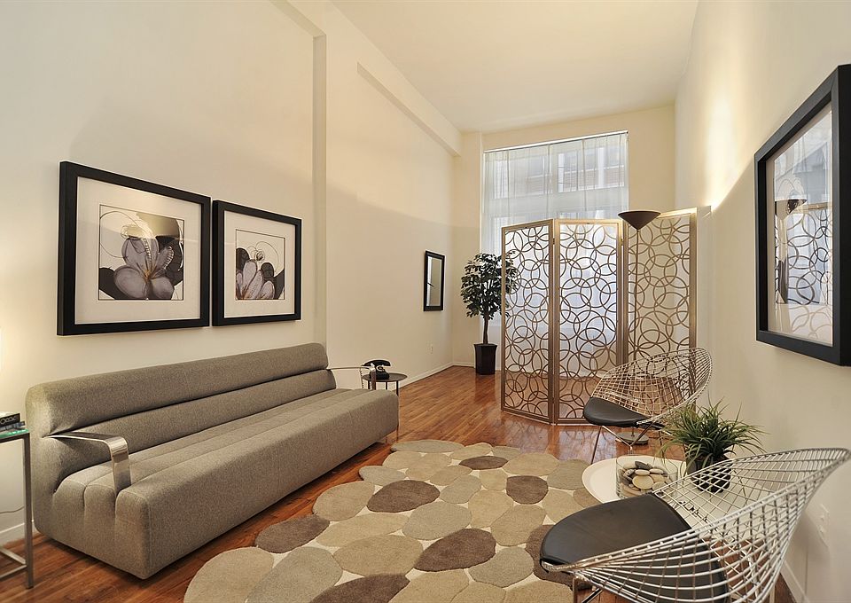 1st image of 23 Waverly Pl APT 2-M