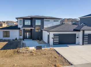 3927 Crest Cir, Bismarck, ND 58503