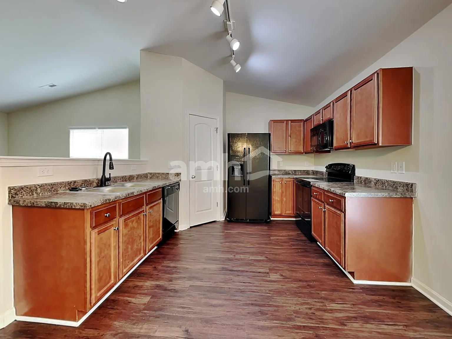 3 bed, 2.0 bath, 1513 sqft, $1,885 — Photo 3