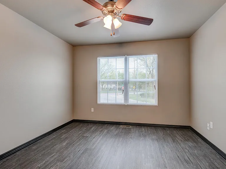127 E Buchanan Rd — Photo 7